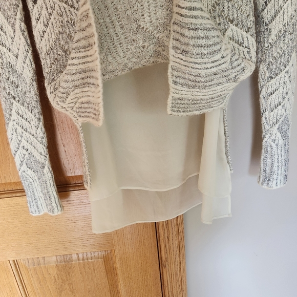 Lucky Brand Long Sleeve/Lightweight Sweater - Picture 3 of 7